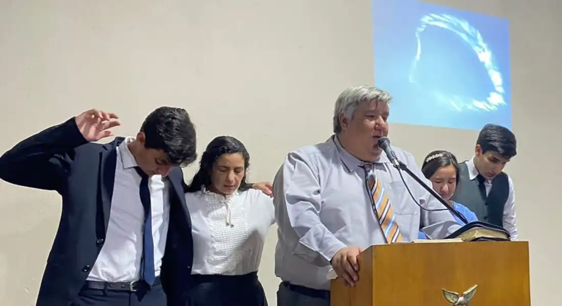 Última fotografía del Pastor Ever Rojas con toda su familia en Diciembre de 2022.